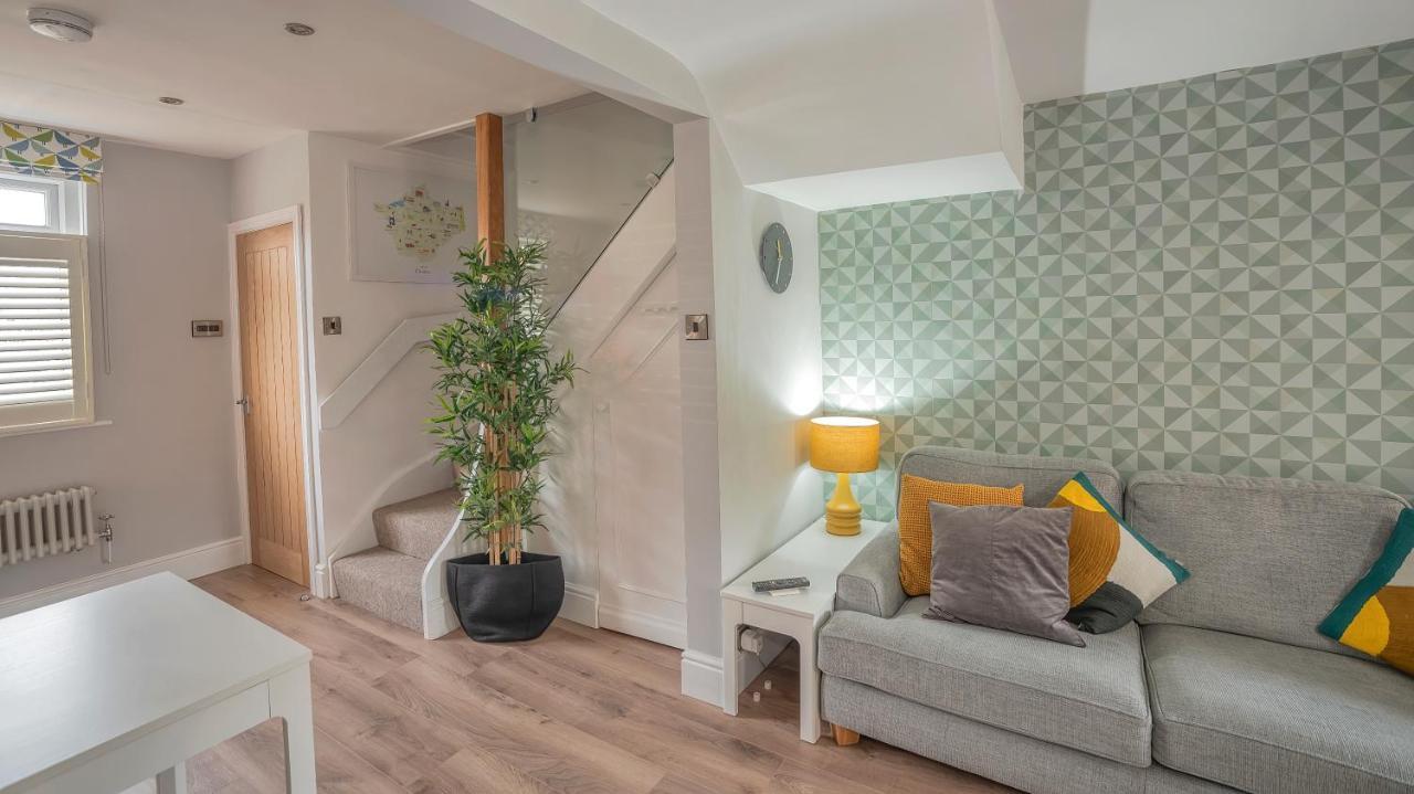 Modern 3-Bed House On Tarporley High Street Villa Exterior photo